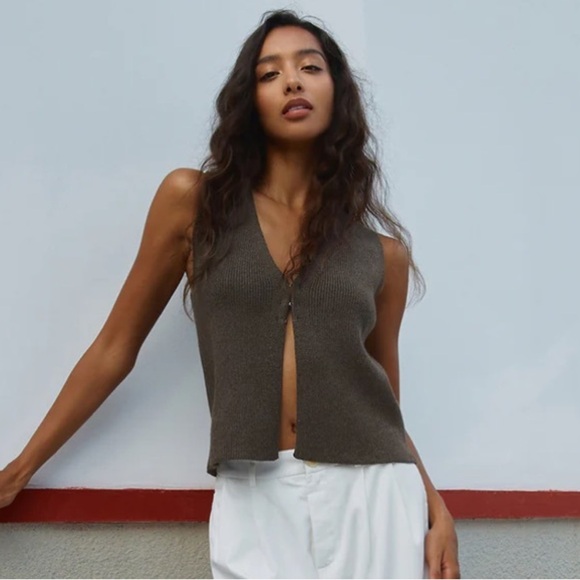 Commense Main Character Rib Sweater Vest - Picture 2 of 4